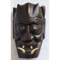 Japans masker met tanden